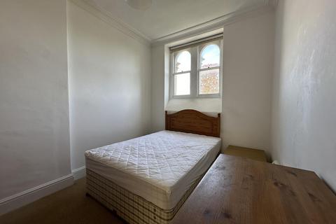 1 bedroom flat to rent, Victoria Square, Clifton