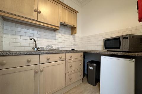 1 bedroom flat to rent, Victoria Square, Clifton