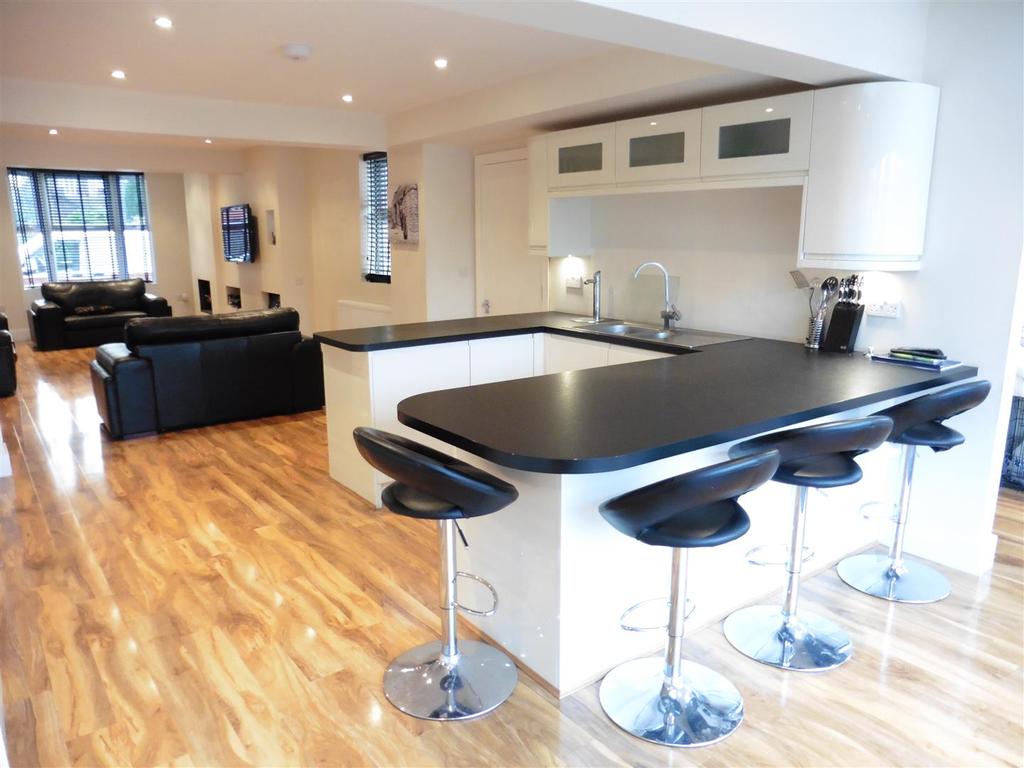 Stone Street, Reading 3 bed end of terrace house £369,950