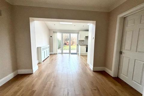 3 bedroom semi-detached house to rent, Park Way, Maidstone