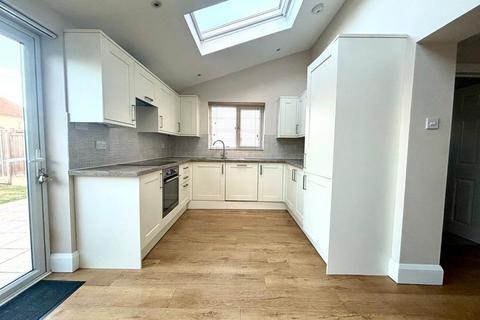 3 bedroom semi-detached house to rent, Park Way, Maidstone