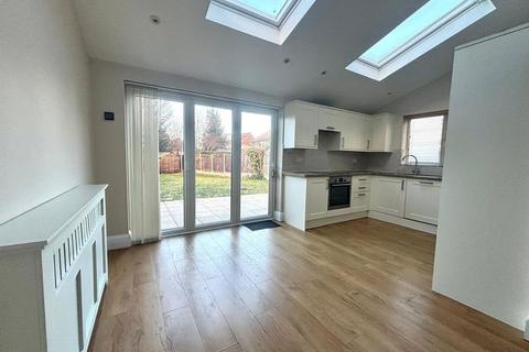 3 bedroom semi-detached house to rent, Park Way, Maidstone