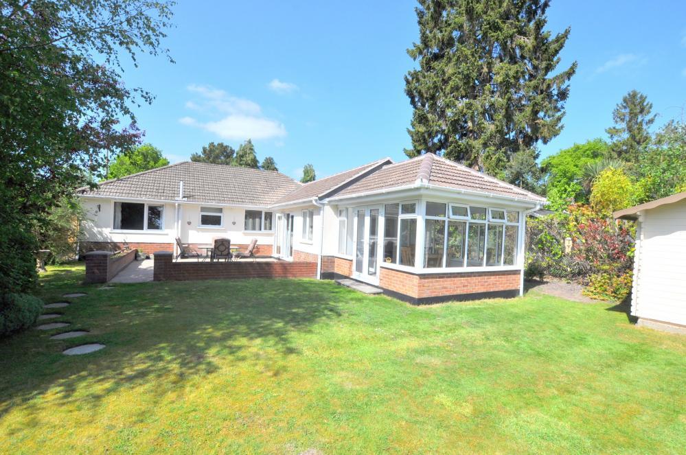 Sandy Lane, St Ives, Ringwood, Hampshire, BH24 2LG 3 bed detached