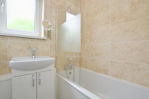 2 bedroom apartment to rent, Wricklemarsh Road, London, SE3