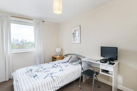 2 bedroom apartment to rent, Berglen Court, Branch Road, E14