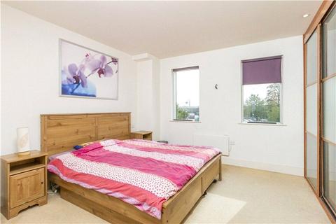 2 bedroom flat to rent - St Georges House, 15 St Georges Road, Richmond, Surrey