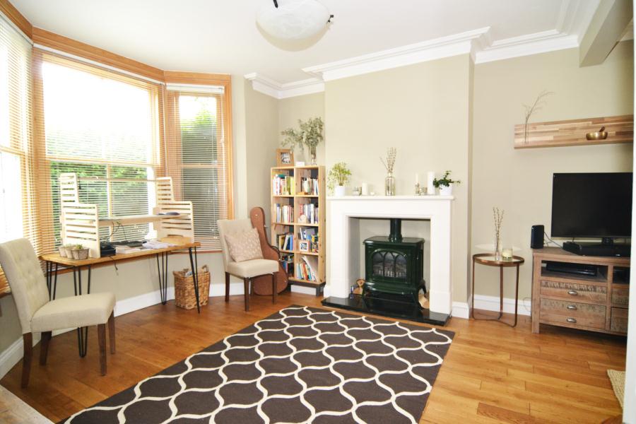 Devonshire Road, Chiswick W4 2 bed terraced house £2,500 pcm (£577 pw)
