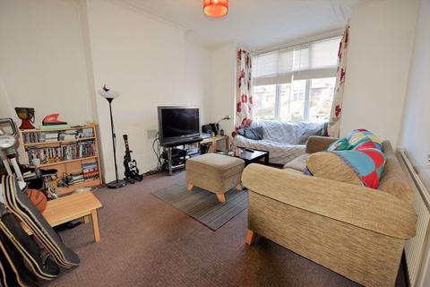 3 bedroom house to rent - 15 The Village Street