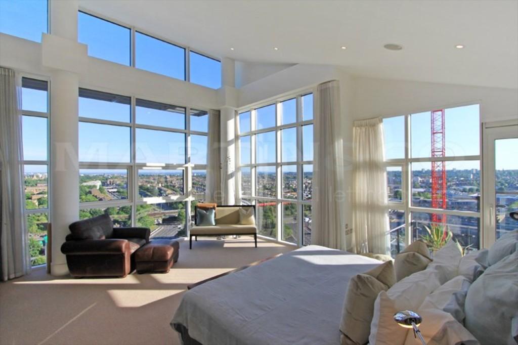 Baltimore House, Battersea Reach 3 bed apartment £10,833 pcm (£2,500 pw)