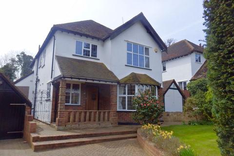 4 bedroom detached house to rent, Barons Hurst, Epsom