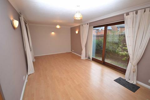 2 bedroom semi-detached house to rent, Kings Road, Burnham-on-Crouch