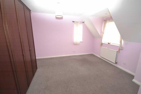 2 bedroom semi-detached house to rent, Kings Road, Burnham-on-Crouch