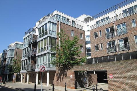 Queen Anne House Admiralty Road Portsmouth Po1 2 Bed Flat 1 050 Pcm 242 Pw