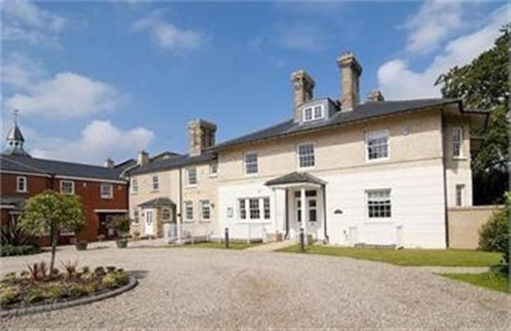 Bearmains, South Hanningfield, Essex 4 bed house £1,650 pcm (£381 pw)