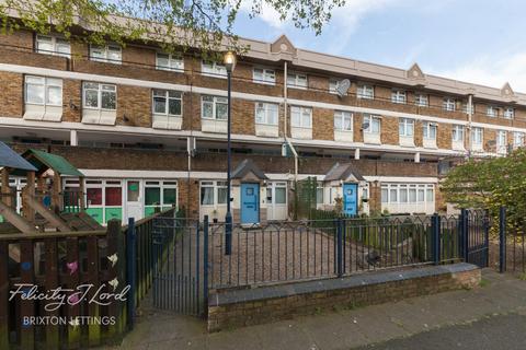 4 bedroom maisonette to rent, Aytoun Road, London