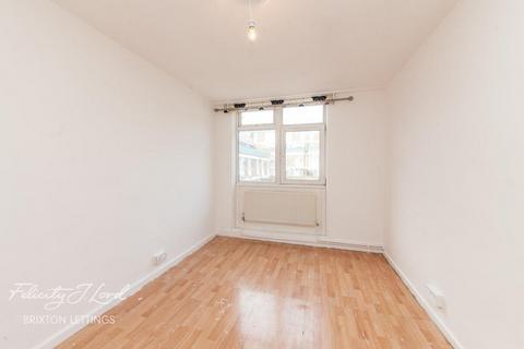 4 bedroom maisonette to rent, Aytoun Road, London