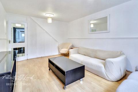 4 bedroom flat to rent, Aytoun Road, London