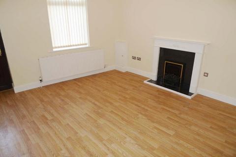 2 bedroom terraced house to rent, Bradford Road, Stanningley