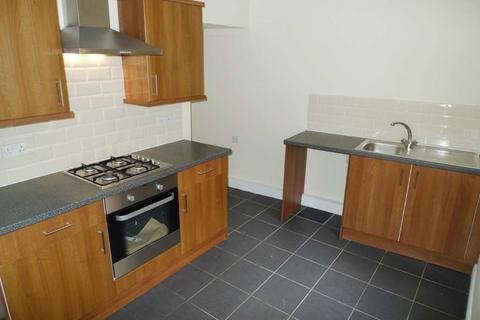 2 bedroom terraced house to rent, Bradford Road, Stanningley