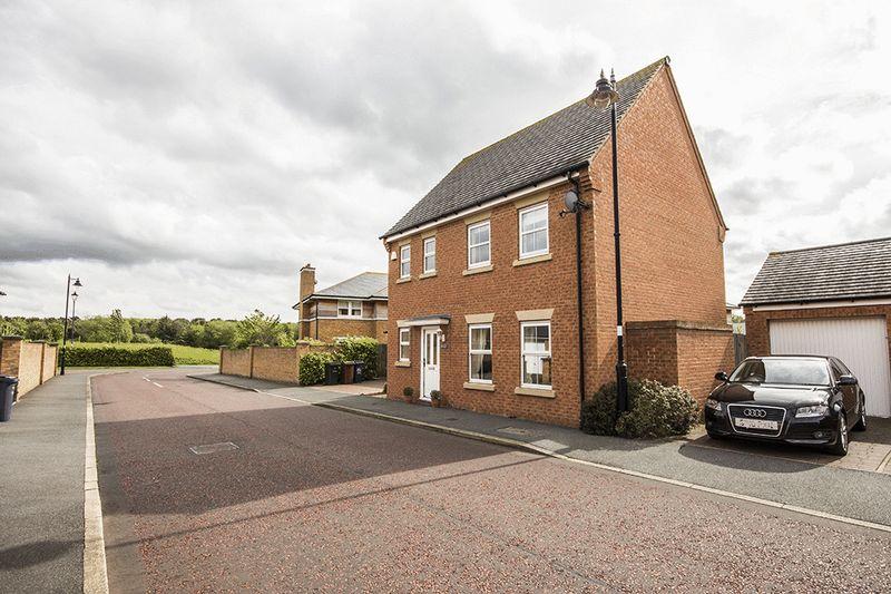 20 Lumley Way, Great Park 3 bed detached house £280,000