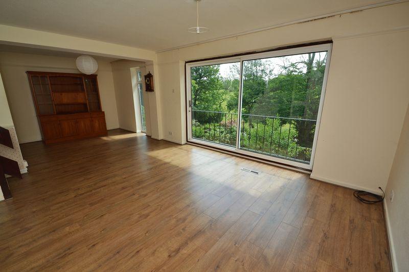 Norlands Crescent, Chislehurst 3 bed link detached house £1,900 pcm