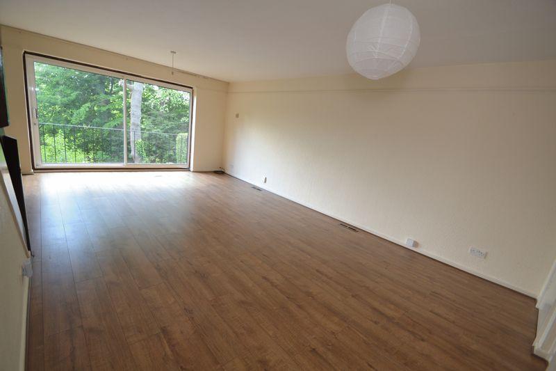 Norlands Crescent, Chislehurst 3 bed link detached house £1,900 pcm
