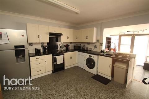 3 bedroom semi-detached house to rent, Manners Road, Bury St Edmunds
