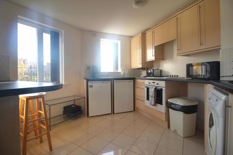 2 bedroom apartment to rent, Templars Court, New Road, Radford