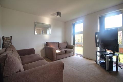 2 bedroom apartment to rent, Templars Court, New Road, Radford