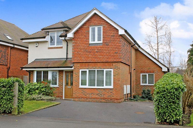 Sole Farm Avenue, Bookham 5 bed detached house £2,495 pcm (£576 pw)