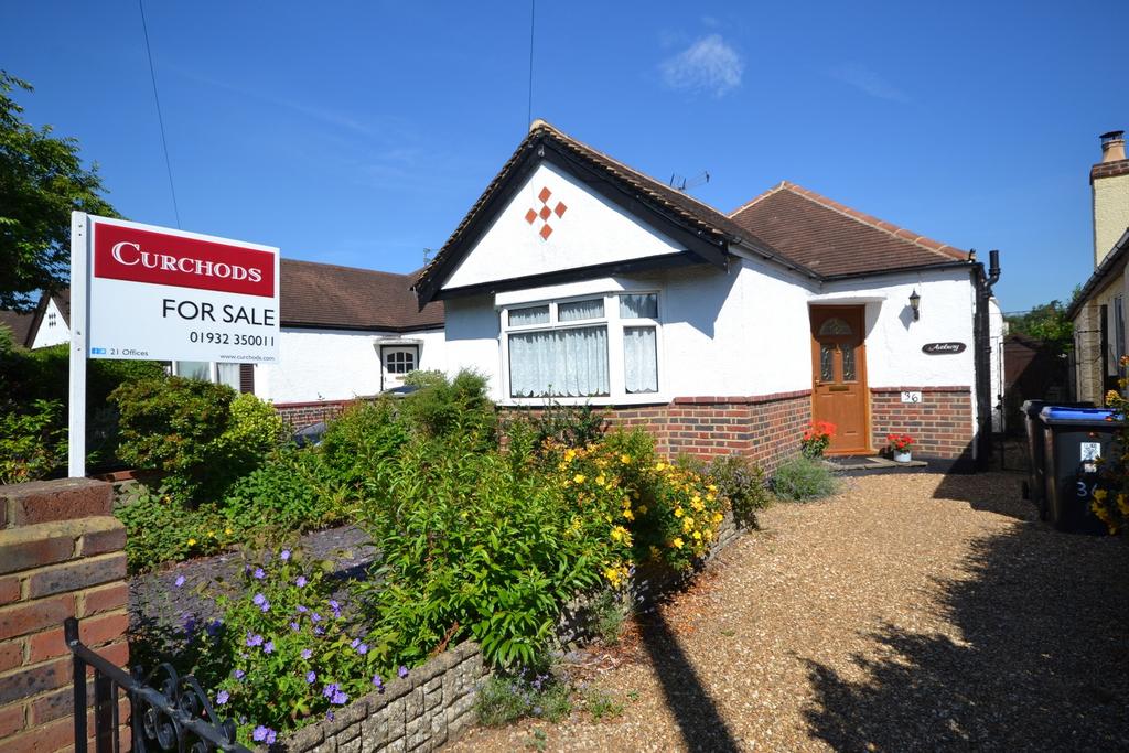 Hollies Avenue, West Byfleet, KT14 2 bed detached bungalow £439,950