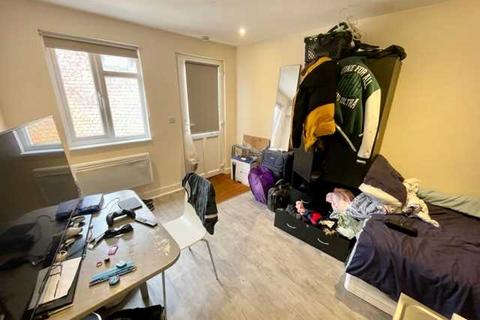 Studio to rent, Selmeston Place, Brighton