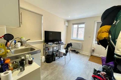 Studio to rent, Selmeston Place, Brighton