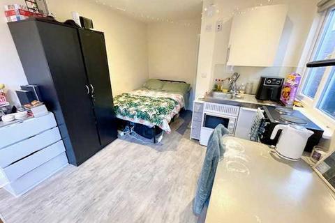 Studio to rent, Selmeston Place, Brighton