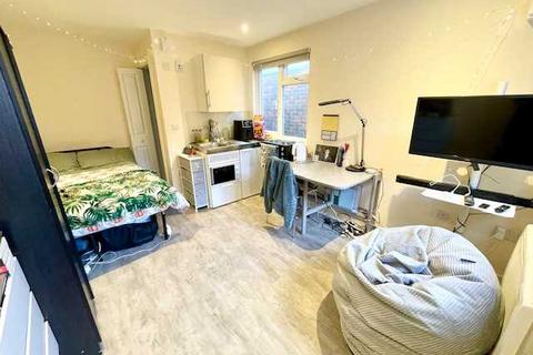 Studio to rent, Selmeston Place, Brighton