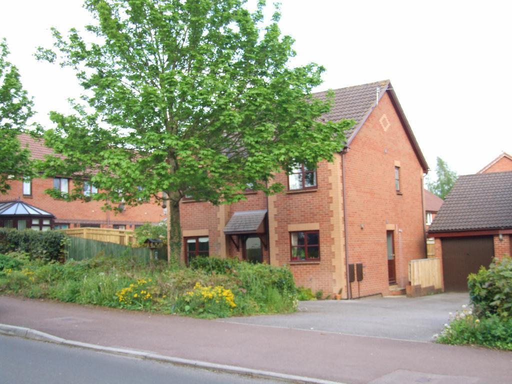 Stainers Way, Cepen Park North, Chippenham, Wiltshire, SN14 6YE 4 bed