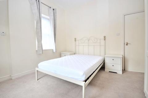 1 bedroom flat to rent, Nevern Place, Earl's Court SW5 9PR