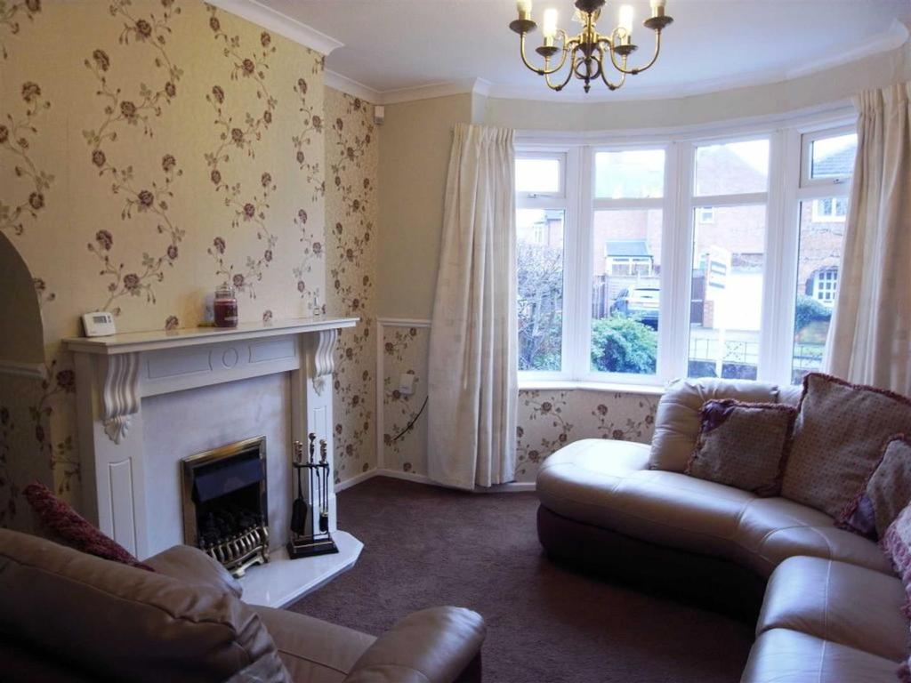 Kensington Gardens, Darlington 3 bed semidetached house £124,000