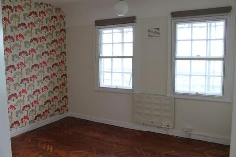 undefined, HAMPTON COURT
