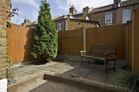 2 bedroom terraced house to rent, Vernon Road, London, E15