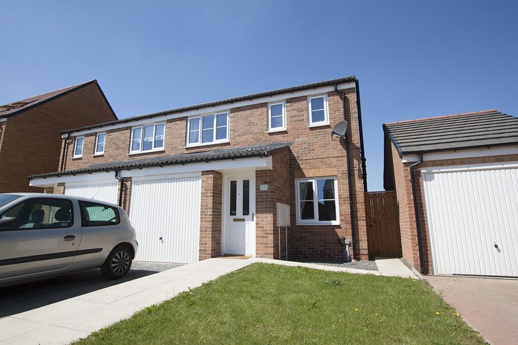 Vickers Lane, Seaton Lane, Hartlepool TS25 3 bed semidetached house