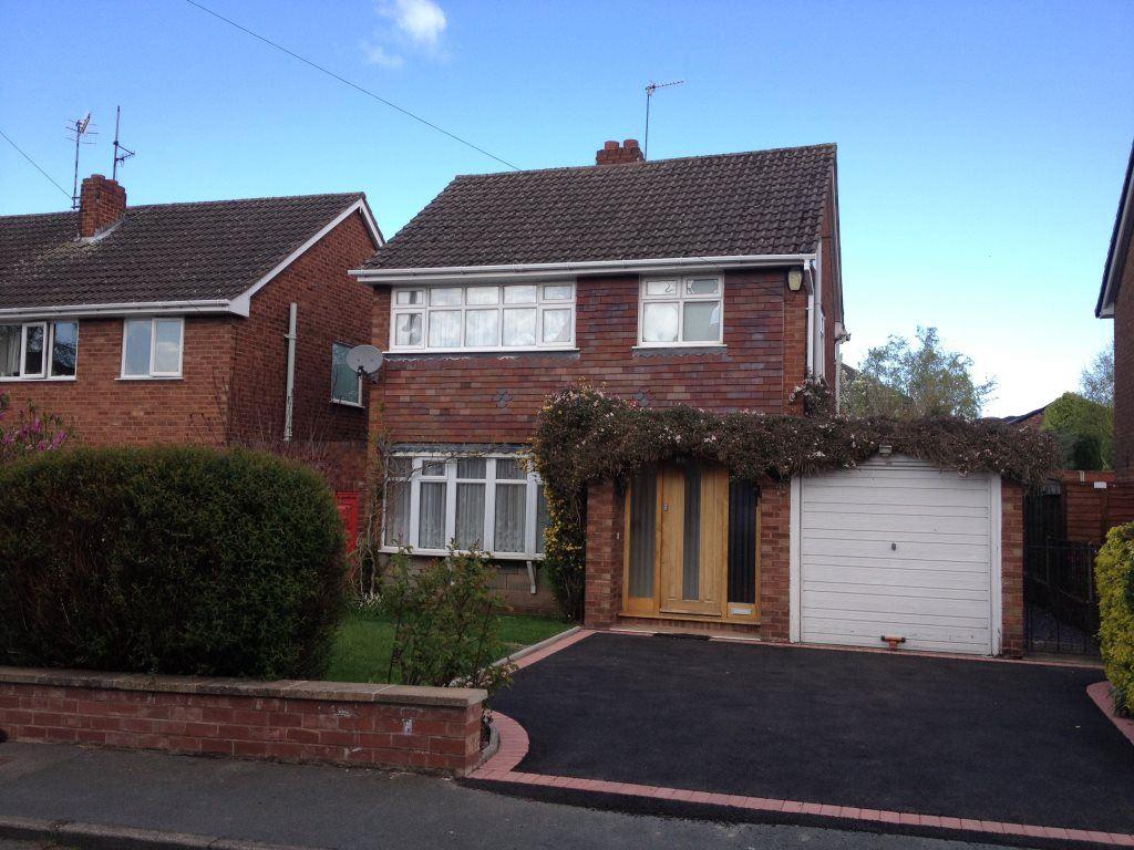 Platts Crescent, Amblecote 3 bed detached house £795 pcm (£183 pw)
