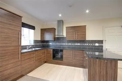 2 bedroom flat to rent - View 3