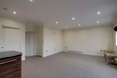 2 bedroom flat to rent - View 5