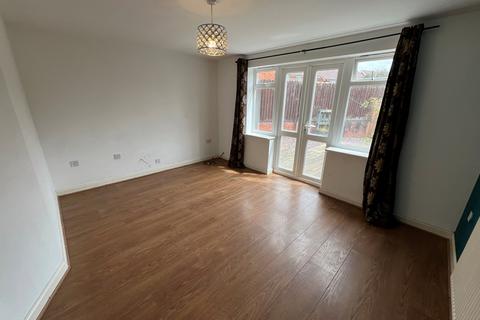 3 bedroom mews to rent, Rolls Avenue , Crewe