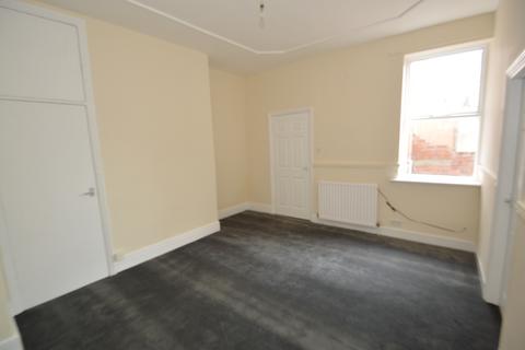 2 bedroom ground floor flat to rent, Hyde Park Street, Gateshead, NE8