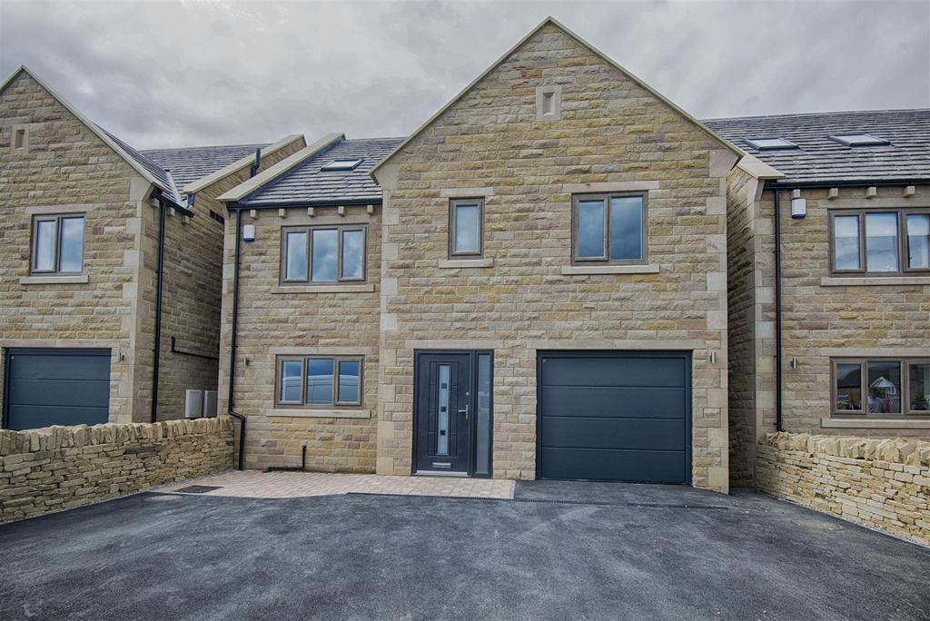 Long Lane, Queensbury, Bradford 6 bed detached house £375,000