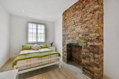 3 bedroom apartment to rent, Queens Avenue, Winchmore Hill, N21