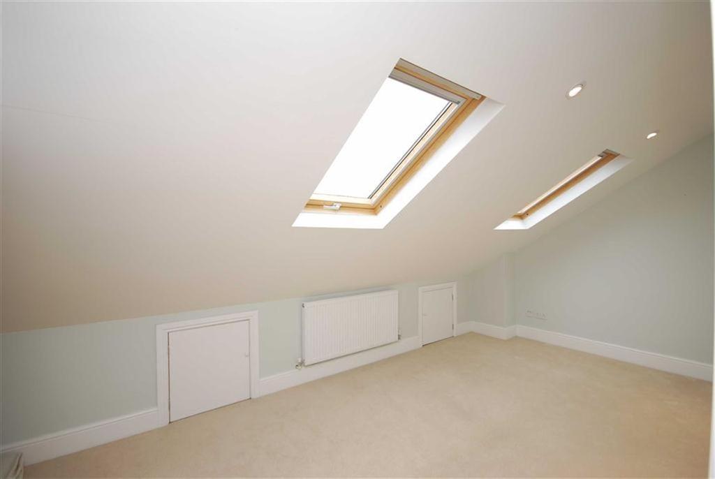 Bolton Gardens, Teddington, Greater London 5 bed semidetached house