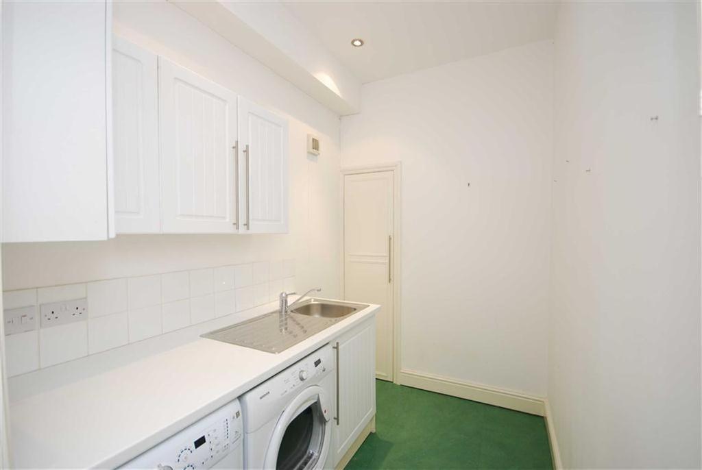 Bolton Gardens, Teddington, Greater London 5 bed semidetached house